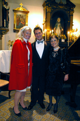 Dr. Elisabeth Heresch mit Eduard Kiprskiy und Yumiko Hertelendy