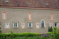 Romanisch-Gotische Fensterfront